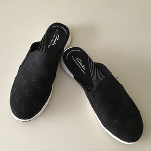Clarks Cloudsteppers black canvas slip-on mules size 8
